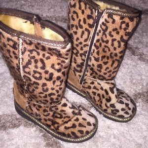 Skechers brand cheetah boots never worn size 10